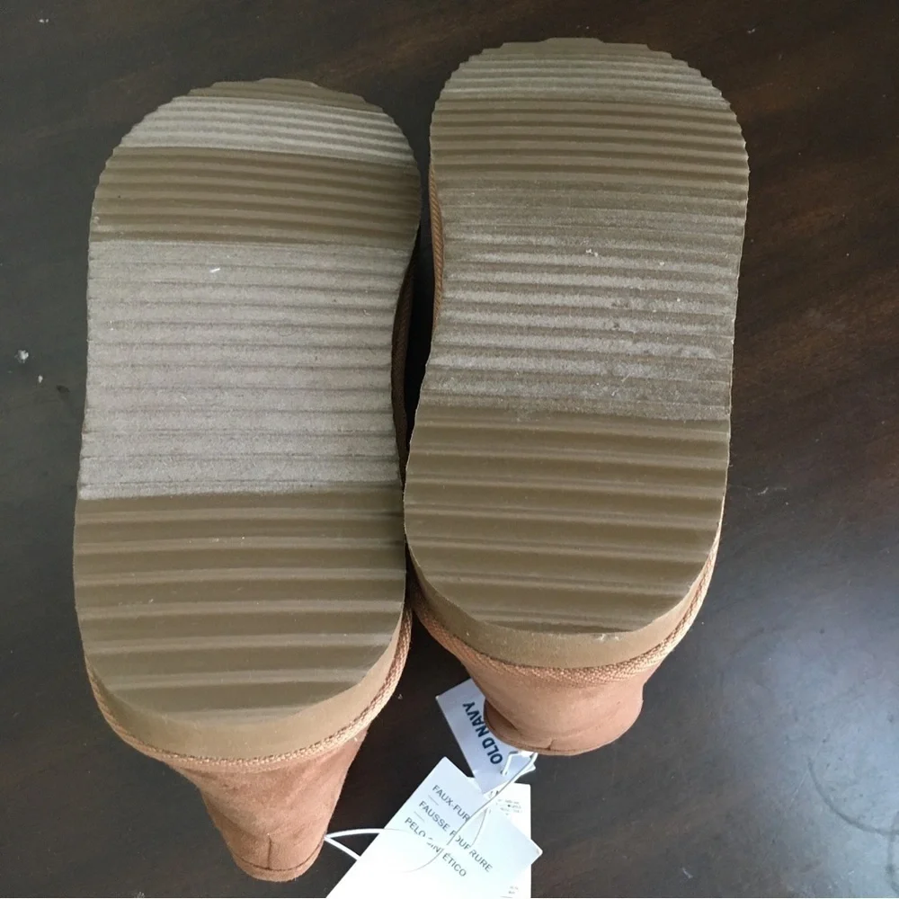 Old navy woman 9 Brown Faux fur boots